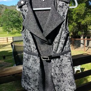 EUC Sleeveless sweater vest with zipper and belt